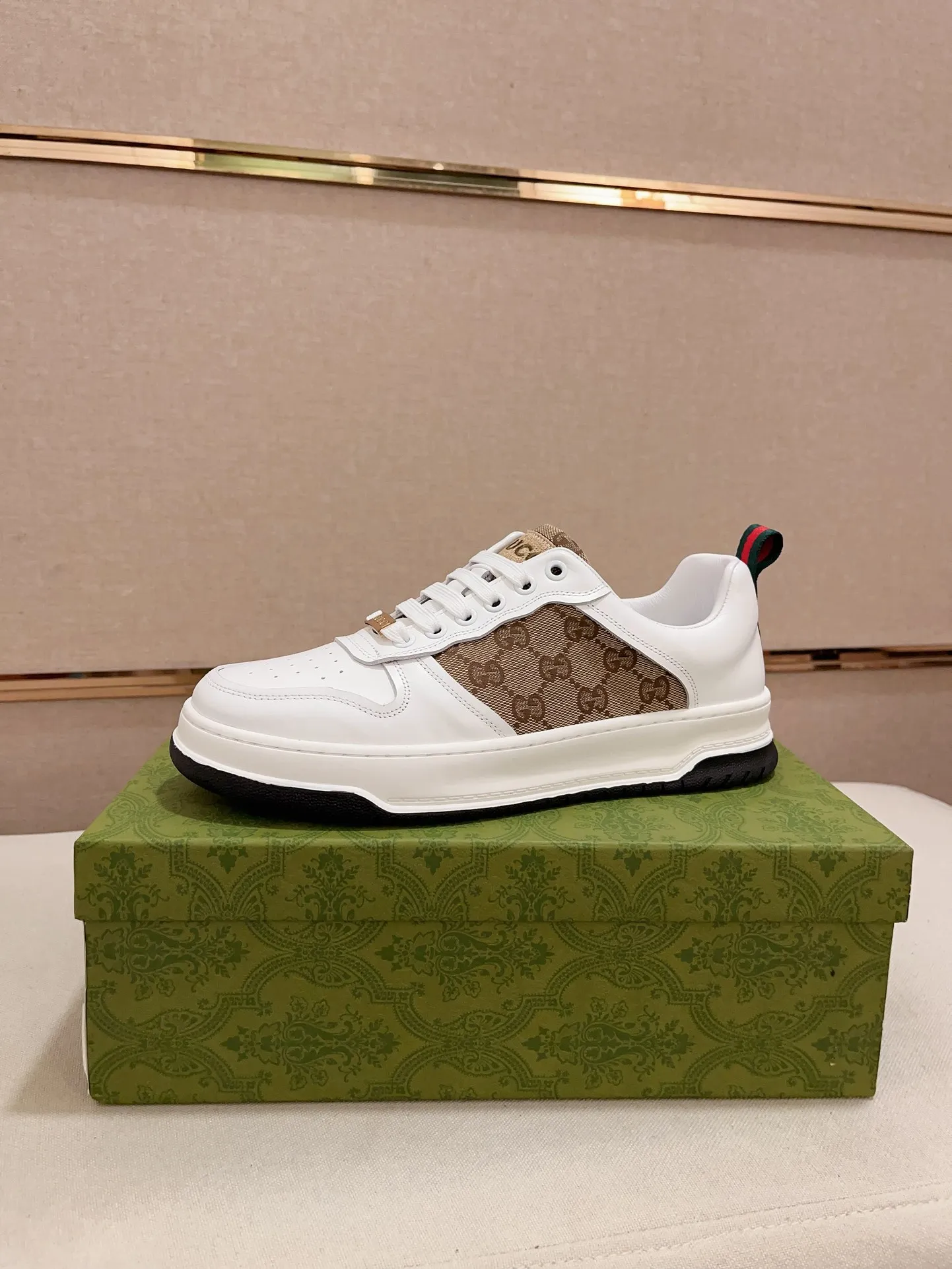 Men's clothing and shoes💰:400💰 (GUCCI) The latest model from the official website 🎁🎁Casual and fashionable men's shoes👟, hot style 💥The version is simple and elegant, exclusive for trendy men. Unique official website latest brand elements 👑Gucci original decoration, fashionable and generous, the fabric is original cowhide ✅sheepskin lining, the official website specifies wear-resistant casual outsole, the classic model is taken in kind at the counter🎬38-44 (45 is not returned or exchanged)